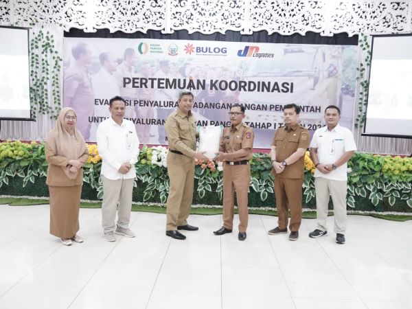 Pemprov Sulsel dan Bulog Sulselbar Lakukan Evaluasi Bantuan Pangan