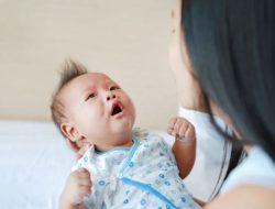 Ibu Menyusui, Hindari Makanan Ini saat Bayi Batuk dan Pilek