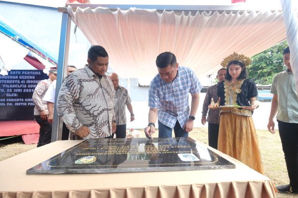 Bupati Gowa Lakukan Peletakan Batu Pertama Pembangunan GPDI Filadelfia
