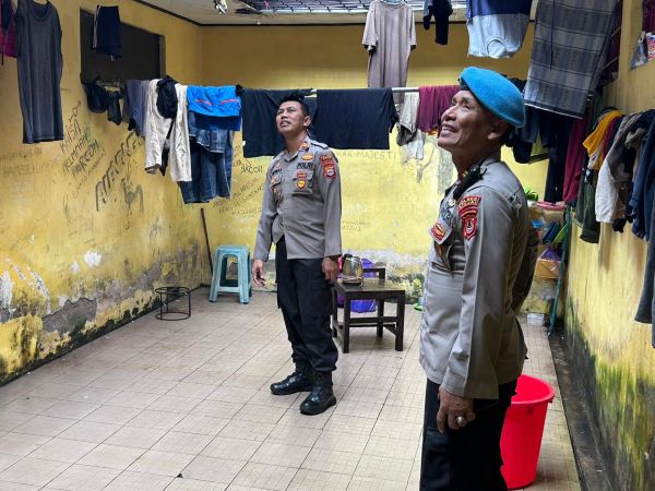 Pastikan Keamanan Tahanan, Polres Sinjai lakukan Pengecekan Sel