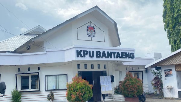 Komisi Pemilihan Umum (KPU) Kabupaten Bantaeng, Sulsel, akan melakukan merger atau perampingan Tempat Pemungutan Suara (TPS) Dikabupaten Bantaeng. Keputusan ini menyesuaikan dengan jumlah pemilih di setiap TPS pada Pilkada 2024.