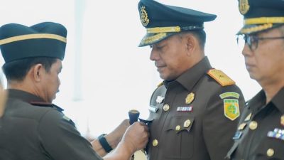 Agus Salim Lantik Wakajati, dan 8 Kajari di Sulsel