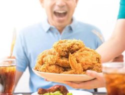 Gemar Makan Gorengan, Hilangkan Lemaknya Melalui Asupan Ini!