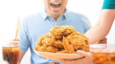 Gemar Makan Gorengan, Hilangkan Lemaknya Melalui Asupan Ini!