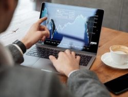 IHSG Melemah ke Level 7.020, Tertekan Isu Global dan Energi