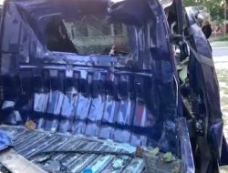 Pikap Tabrak Truk Kontainer di Jeneponto, Sopir Dilarikam ke Puskesmas