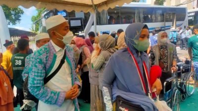 Sebanyak 450 Jemaah Haji Kloter I Embarkasi Makassar Pulang ke Tanah Air