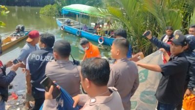 Warga Temukan Mayat Pria Terapung di Sungai Pampang