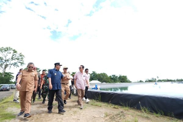 Pj Gubernur Bahtiar Dorong Warga Menggeluti Usaha Perikanan