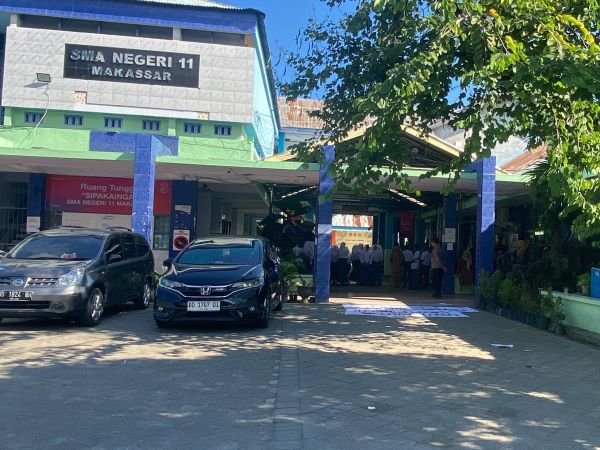 Diduga Pungli, Alumni dan Siswa SMAN 11 Makassar Gelar Aksi Unjuk Rasa