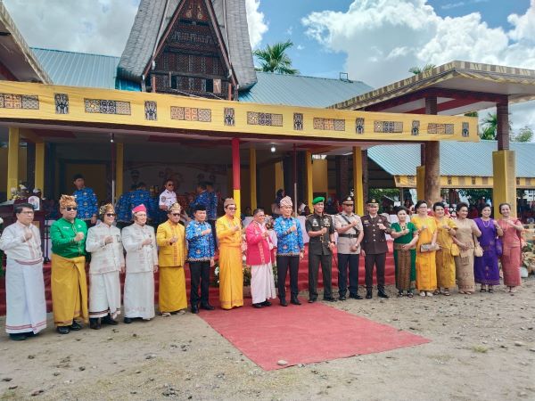 Pj Gubernur Hadiri Perayaan HUT ke-16 Toraja Utara