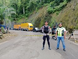 Antisipasi Kejahatan, Polsek Tapalang Gelar Pengamanan di Titik Perbaikan Jalan Trans Sulawesi