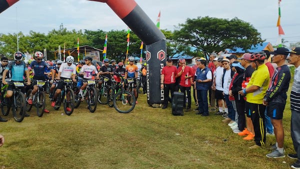 Sambut HUT Bhayangkara, Ratusan Pesepeda Ikuti Dispora Cross Country Mountain Bike Jeneponto