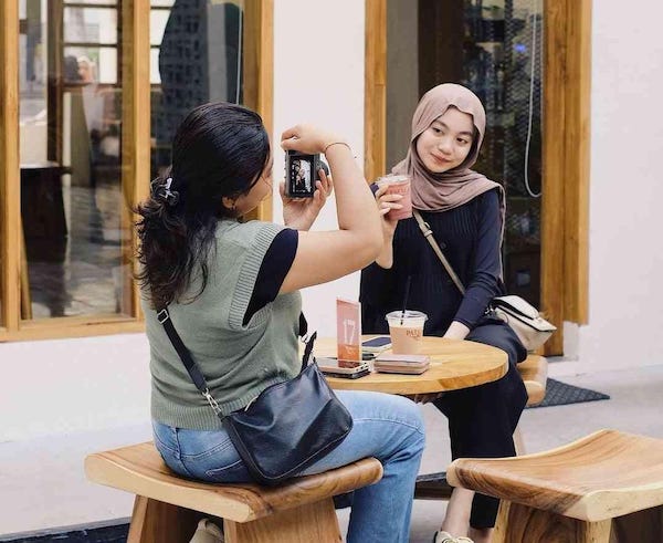 Rekomendasi Cafe Kekinian dan Nyaman di Makassar, Anak Muda Wajib Tahu