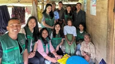 Lembaga Sosial Ta Sikamasean Salurkan Bantuan untuk Nek Awa di Torut