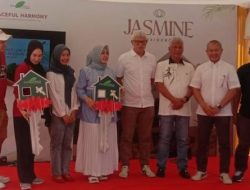 Bukit Baruga Serahkan 31 Unit Kunci Penghuni Baru