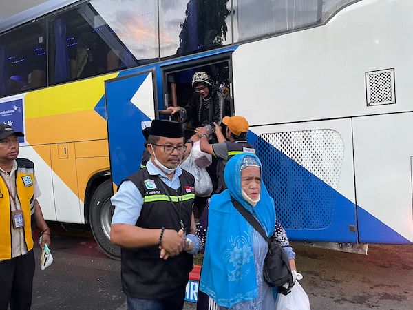 446 Jemaah Haji Kloter 29 Tiba di Makassar, 1 Wafat