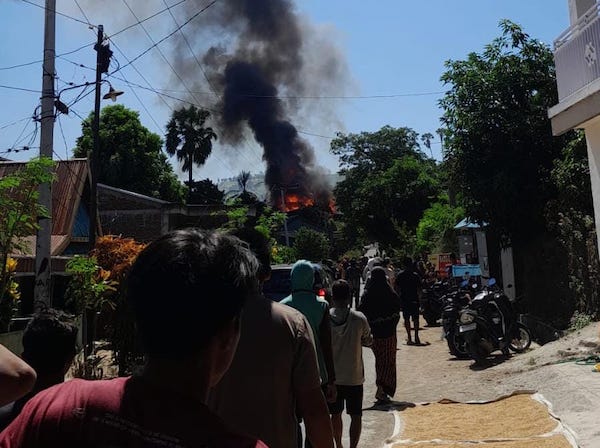Diduga Korsleting Listrik, Satu Rumah Warga di Jeneponto Dilalap Api