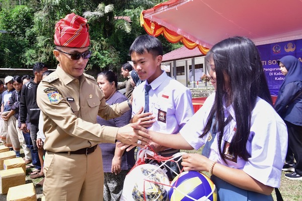 Pj Gubernur Sambangi SMKN 5 Toraja Utara, Beri Bantuan Pasca Bencana