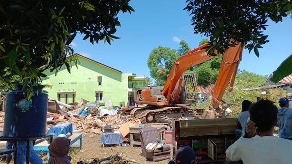 Eksekusi 19 Rumah di Desa Maroneng Ricuh, Warga Blokade Jalan