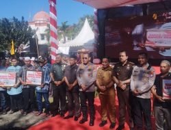Kapolda Sulsel Bagikan 10 Undian Paket Umroh Gratis ke Tukang Gali Kubur