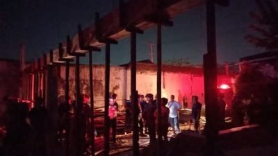 Diduga Korsleting Listrik, Sebuah Bengkel Hangus Terbakar