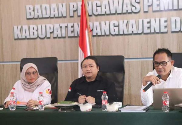 Adnan Jamal Cek Kesiapan Bawaslu Pangkep Awasi Tahap Pencalonan