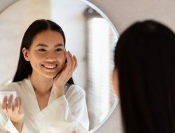 Tampil Lebih Percaya Diri dengan Kulit Sehat dan Lembab, Ikuti 7 Cara Ini!
