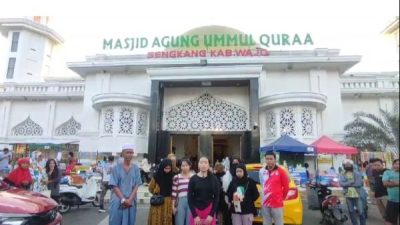 Viral Video Warga Joget Depan Masjid Agung Sengkang, Berujung Permintaan Maaf