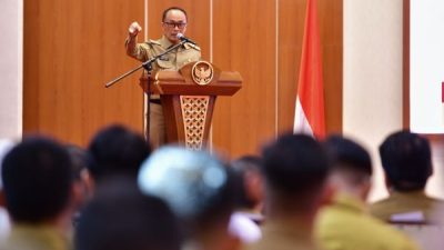 Pj Gubernur Sulsel Serahkan SK Pamong Praja Muda Lulusan IPDN