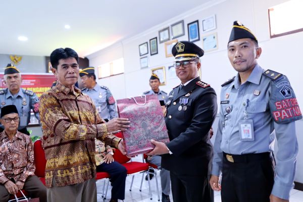 Berikan Penghargaan, Lapas Bulukumba Gelar Wisuda Purnabakti 2024