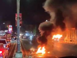 Kronologi Mobil Angkot Terbakar Saat Aksi Unjuk Rasa di Makassar