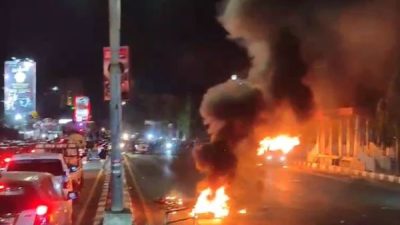 Kronologi Mobil Angkot Terbakar Saat Aksi Unjuk Rasa di Makassar