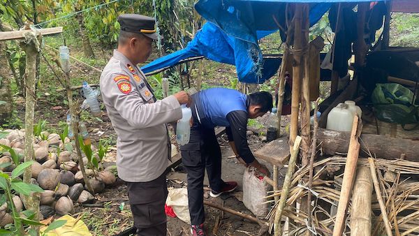 Polsek Tapalang Sita dan Musnahkan Puluhan Miras Jenis Ballo