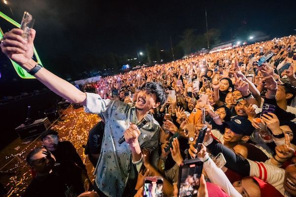 Konser Sheila On 7 di Makassar, Puaskan Dahaga 20.000 Penonton Lewat 21 Lagu Andalan