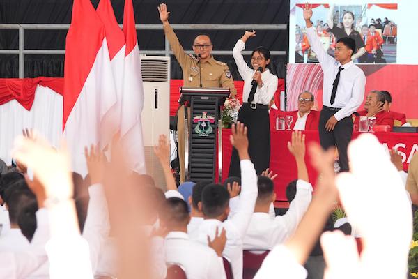 Pj Gubernur Sulsel Sambut Maba Unhas, Motivasi Hingga Beri Bantuan Beasiswa