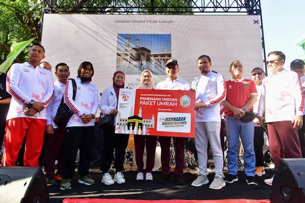 Jalan Santai Pemprov Sulsel Diikuti 10.000 Peserta, IRT Raih Hadiah Umroh