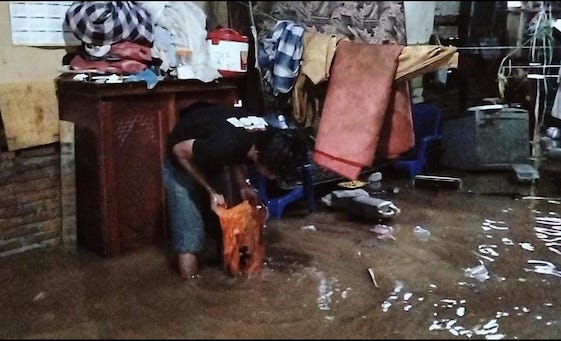 Hujan 2 Jam Melanda Mamuju, Rumah Warga Terendam Banjir