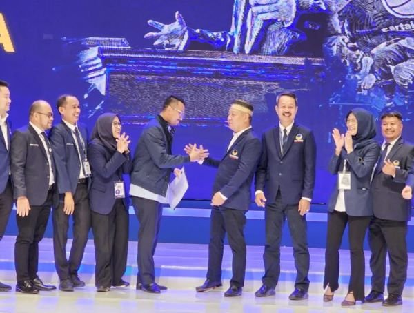 Terima B1KWK dari NasDem, Seto-Rezki Siap Mendaftar ke KPU Makassar