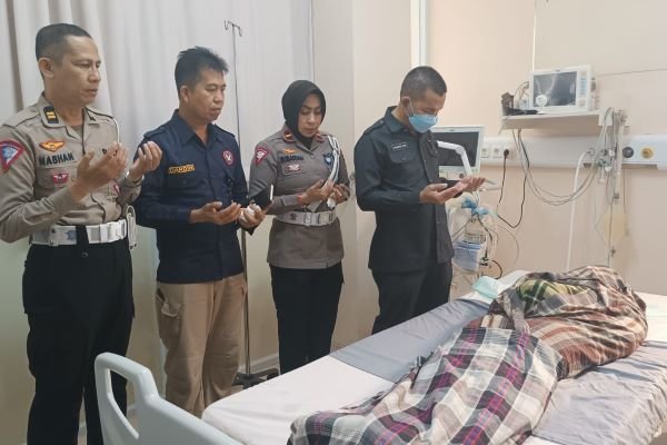 Polantas Ditabrak Mobil Double Cabin Saat Bertugas