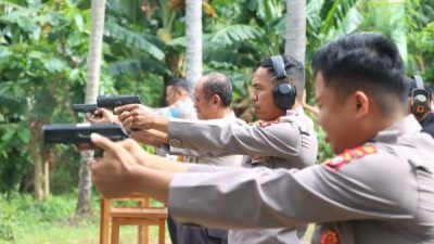 Tingkatkan Kemampuan, Ratusan Personel Polres Majene Latihan Menembak