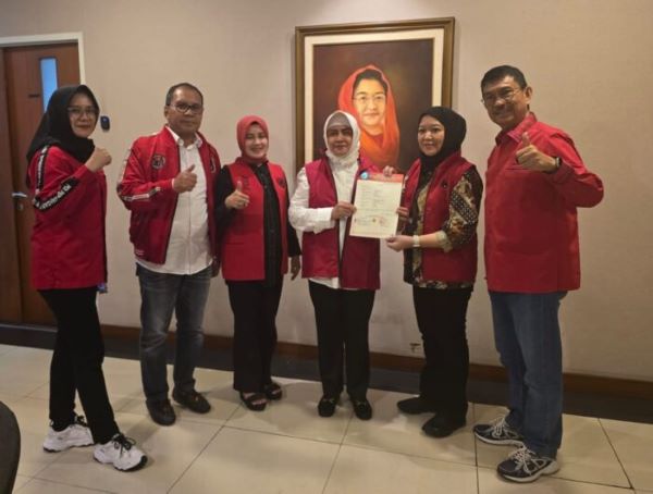 PDIP Serahkan B1KWK ke Indira-Ilham untuk Pilwalkot Makassar