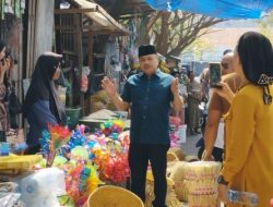 Blusukan ke Pasar Karisa, Sarif Dengarkan Keluhan dan Pembeli