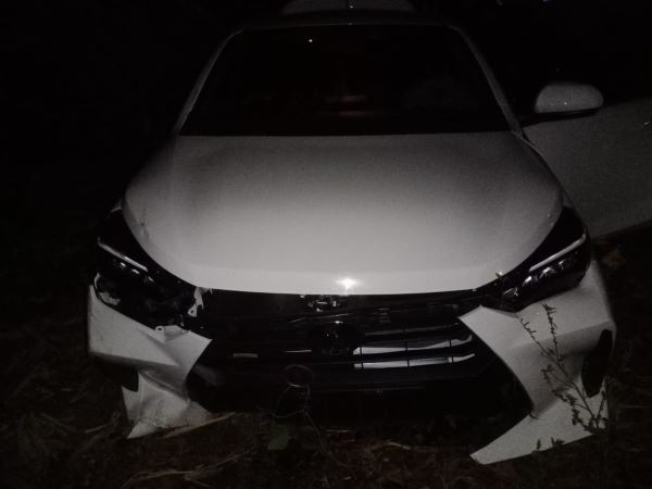 Rawan Kecelakaan di Jembatan Pappa, Mobil Minibus Terperosok ke Rawa