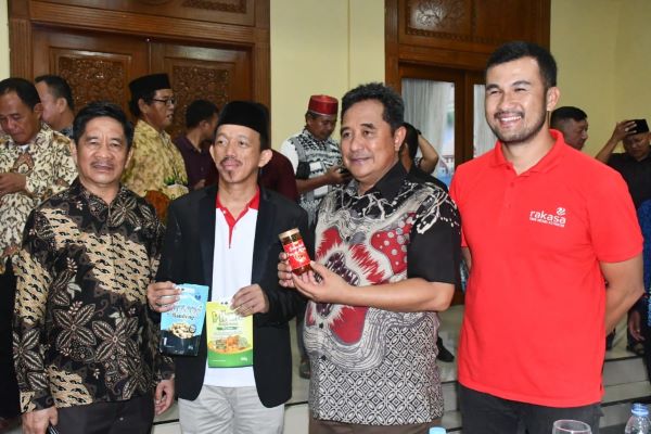 Pj Gubernur Berikan Perhatian Khusus Petani dan Nelayan di Sulbar