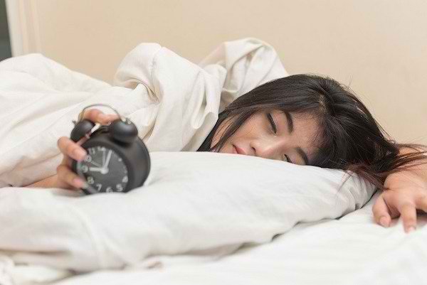 Hati-Hati! Tidur Terlalu Lama Saat Weekend Bisa Berbahaya