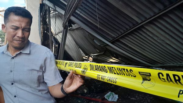Tempat Usaha Karangan Bunga di Makassar Ludes Terbakar