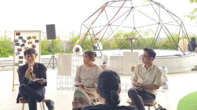 Ngobrol Buku Hidup Tetap Berjalan dan Kita Lupa Alasannya, Ketika Puisi Merekam Kegelisahan Ekonomi