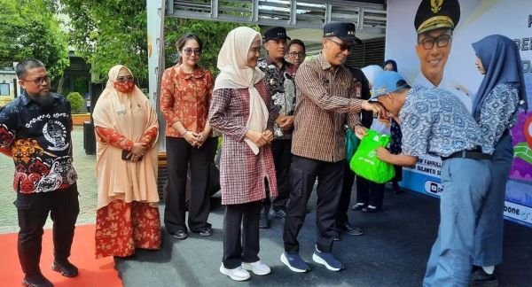 Pemprov Sulsel Berikan Bantuan 6.434 Seragam Sekolah untuk Siswa Jalur Afirmasi