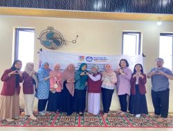 Tim Pengabdian Masyarakat Universitas Almarisah Madani Dorong Ibu PKK Desa Biring Kassi, Takalar Olah Jamu KB Alami